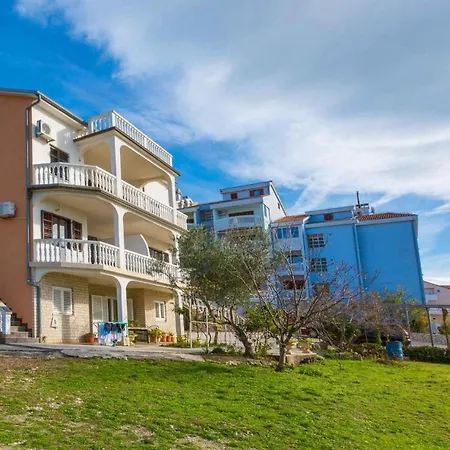 Apartment In 5165