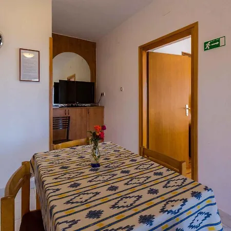 Apartment In 5165 *