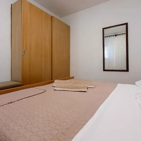 In 5165 Apartment *