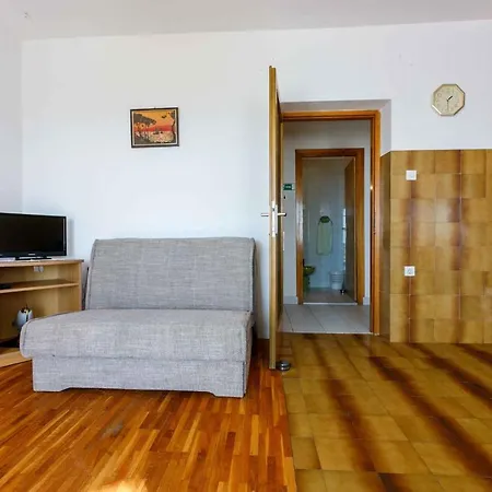 In 5165 Apartment *