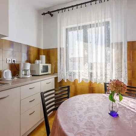 Apartment In 5165