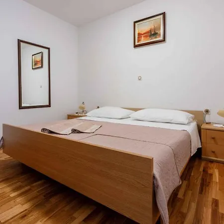In 5165 Apartment *