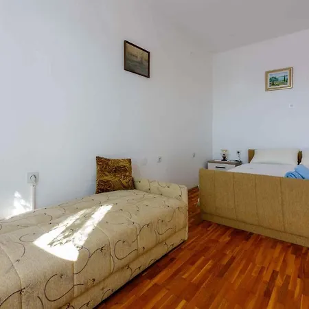 In 5165 Apartment *