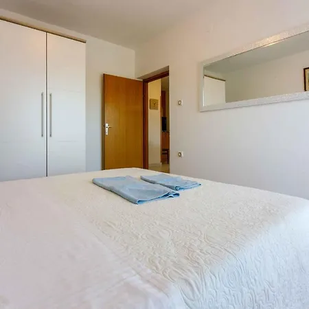 In 5165 Apartment Crikvenica
