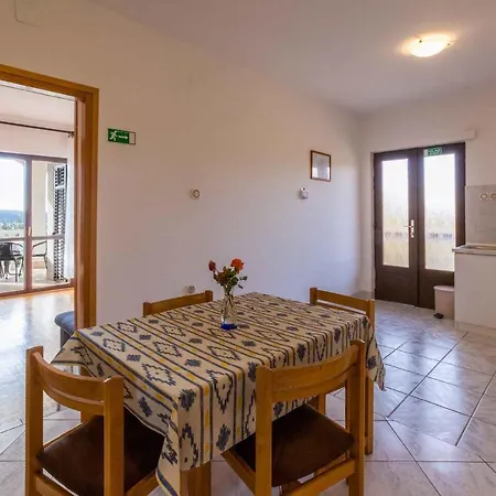 Apartment In 5165 *