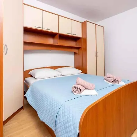 In 5165 Apartment *