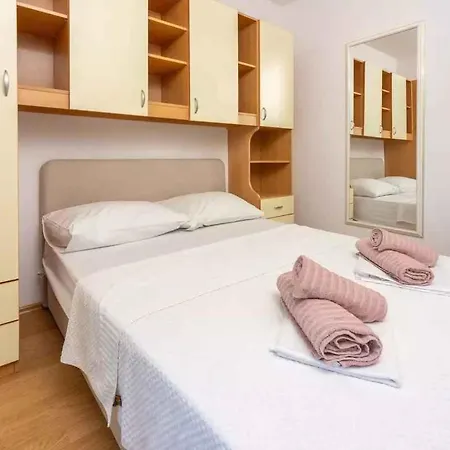 Apartment In 5165 *