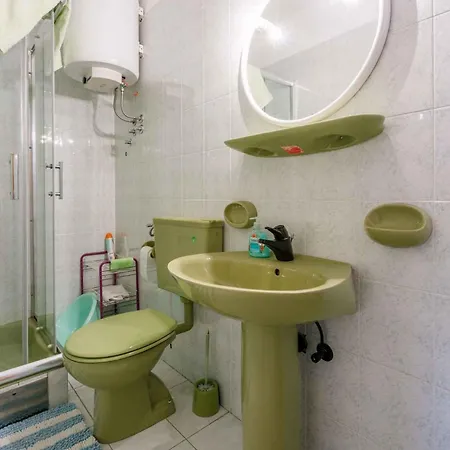 In 5165 Apartment *