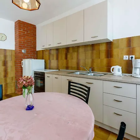 Apartment In 5165 Crikvenica