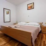 In 5165 Apartman *